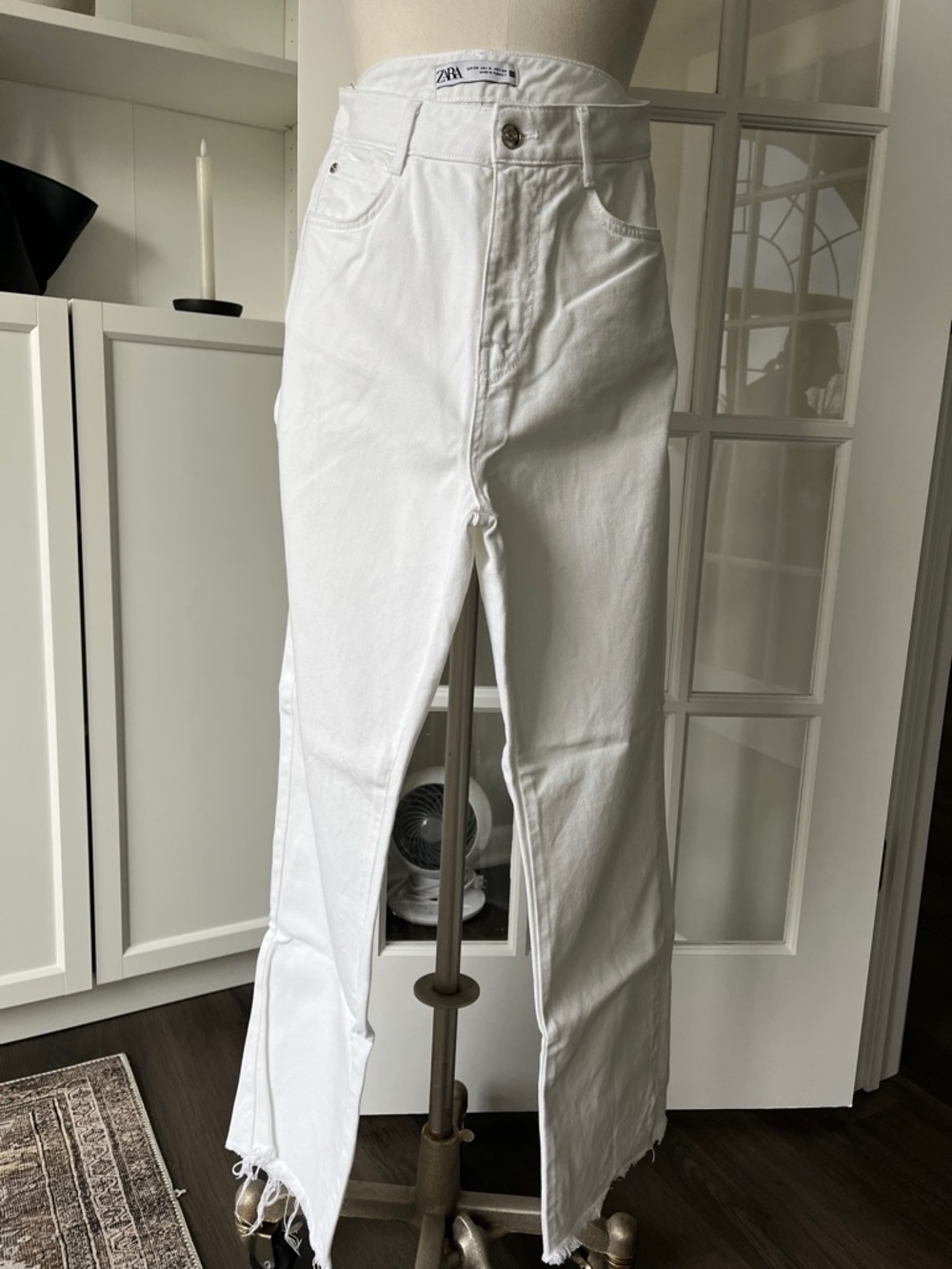 Zara White High-Rise Straight Jeans with Raw Hem